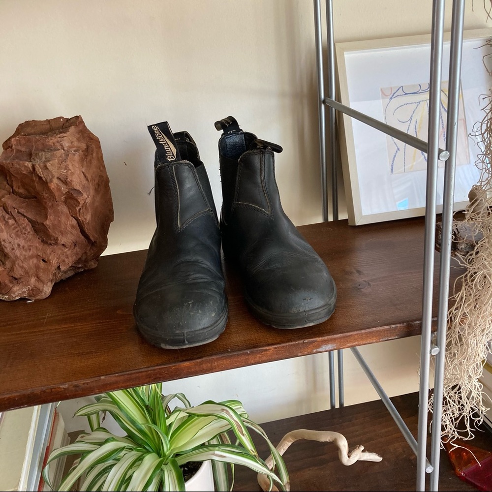 Black blundstone boots size 4 australian
